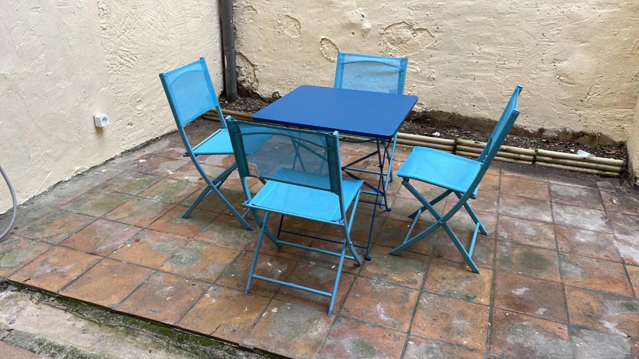 Appartement Climatise Avec Cour En Centre Ville Carpentras Exterior foto