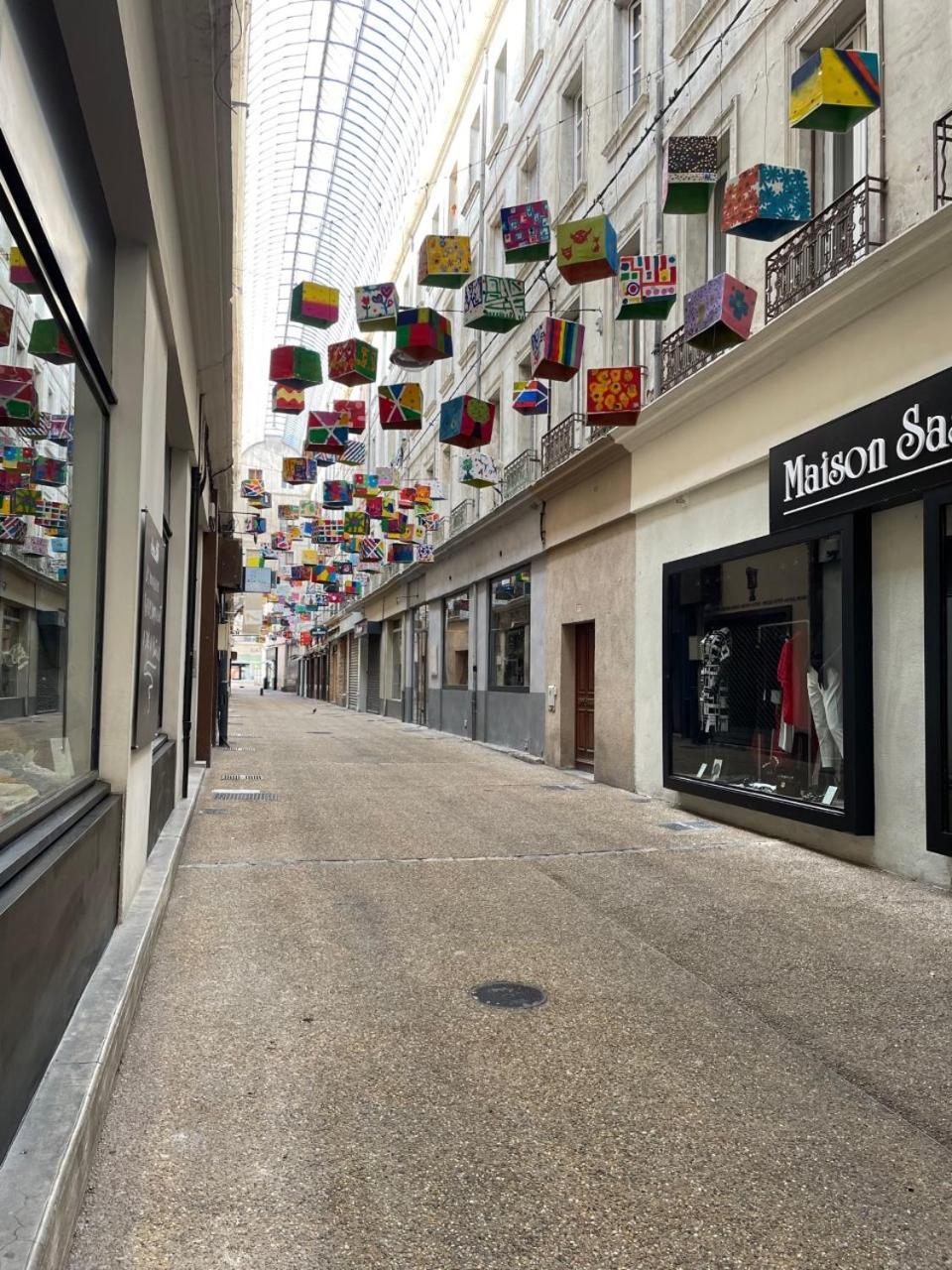 Appartement Climatise Avec Cour En Centre Ville Carpentras Exterior foto